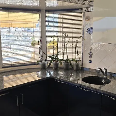 Prestige Flat By Holidays *