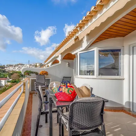 Prestige Flat Sea View By Holidays Apartmán