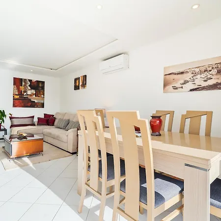 Prestige Flat Sea View By Holidays