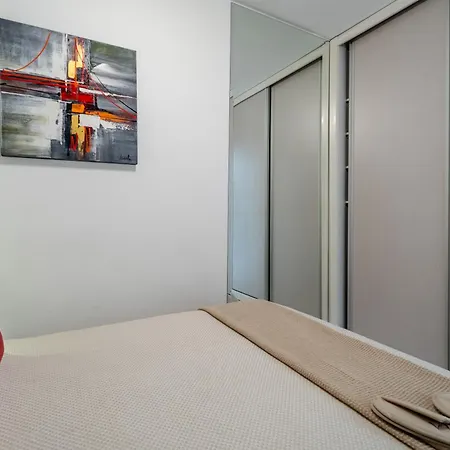 Prestige Flat Sea View By Holidays Apartmán *