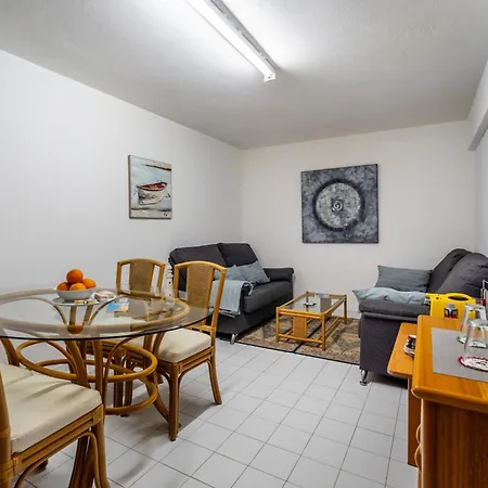 Prestige Flat Sea View By Holidays *