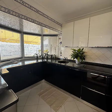 Prestige Flat By Holidays *